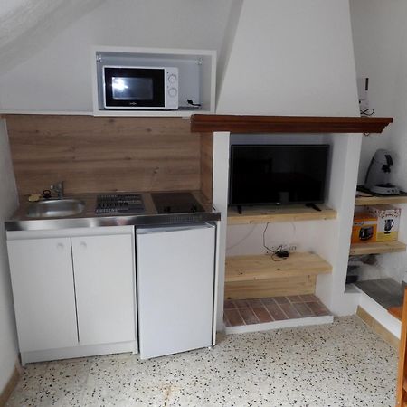 Studio Chez Steph Eyguières Екстериор снимка